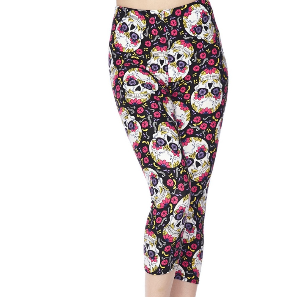 Sugar Skulls  Soft Capri  Leggings Sz OS Day of the Dead NIP